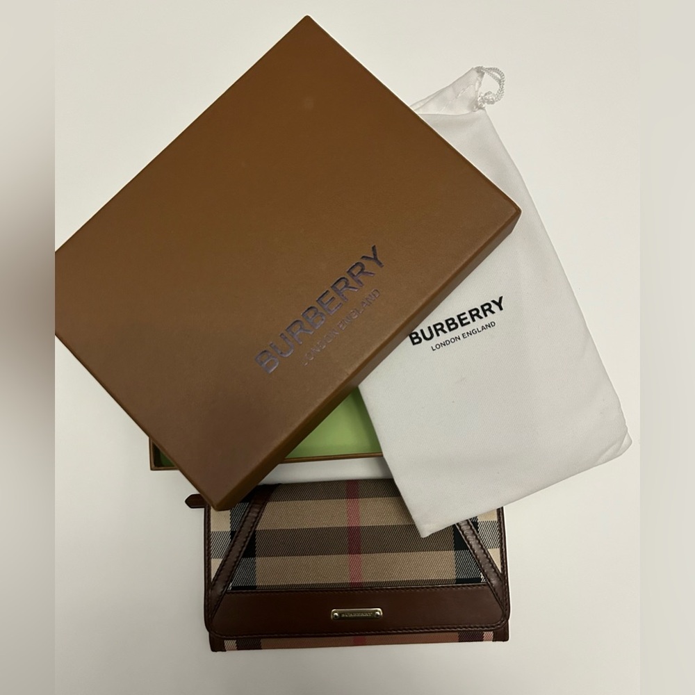 Burberry House Check Leighton Fabric and Leather Continental Wallet - Picture 3 of 16